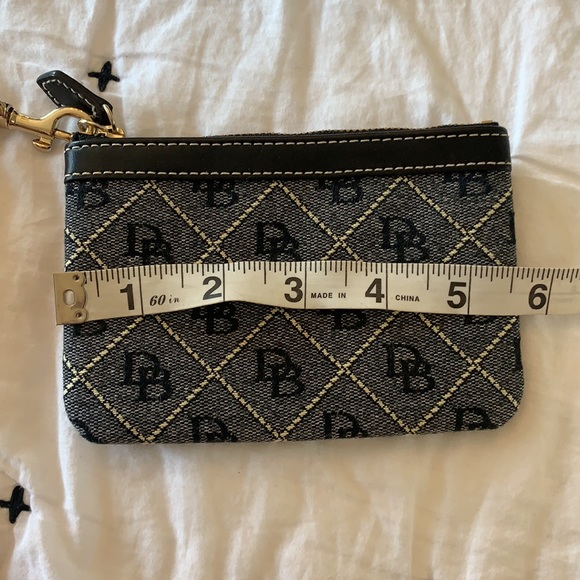 Dooney & Bourke vintage medium hobo with wristlet! - Picture 12 of 15